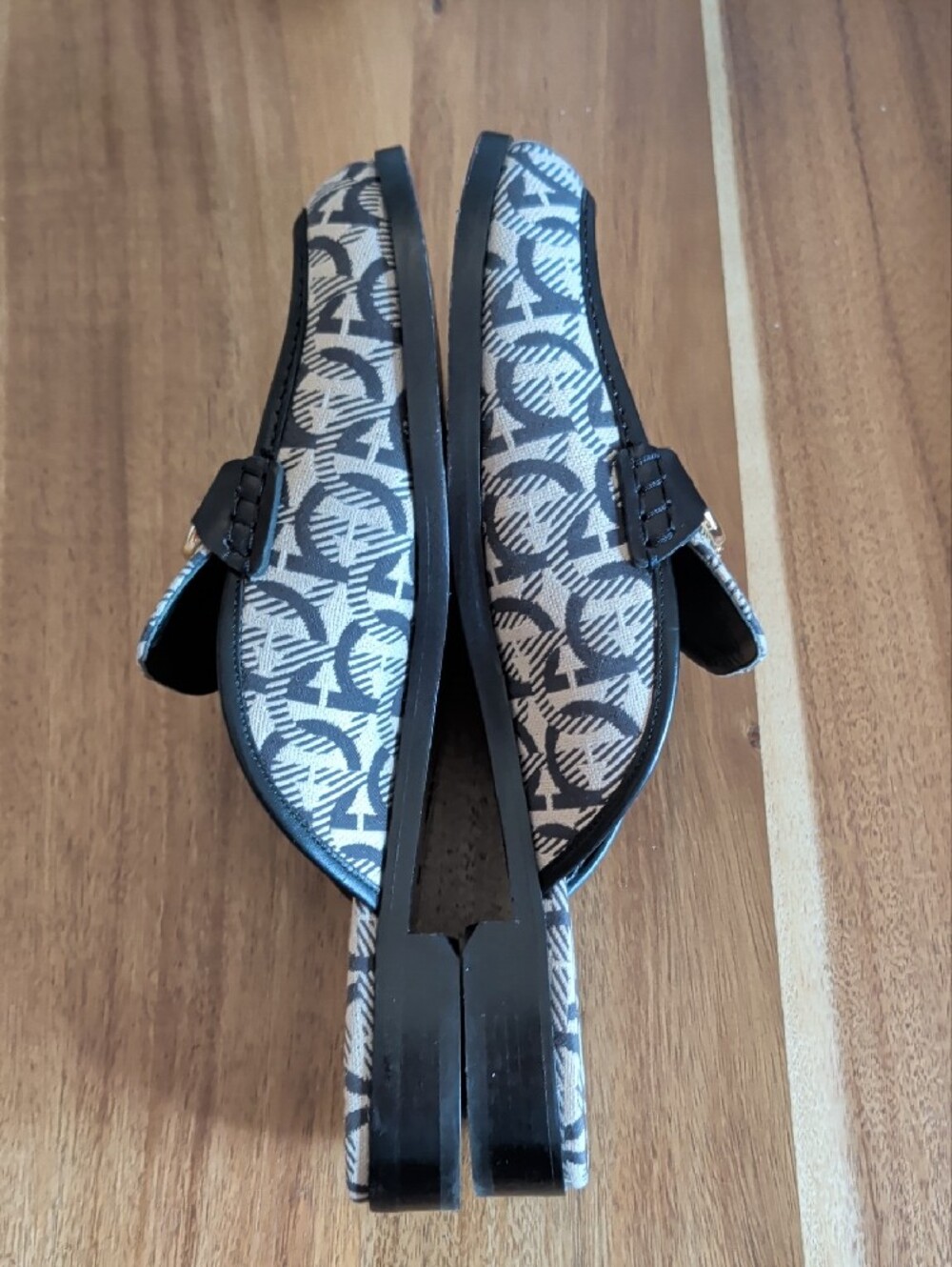 Salvatore Ferragamo Black & Ivory Logo Jacquard Gancini Mules - Picture 4 of 8